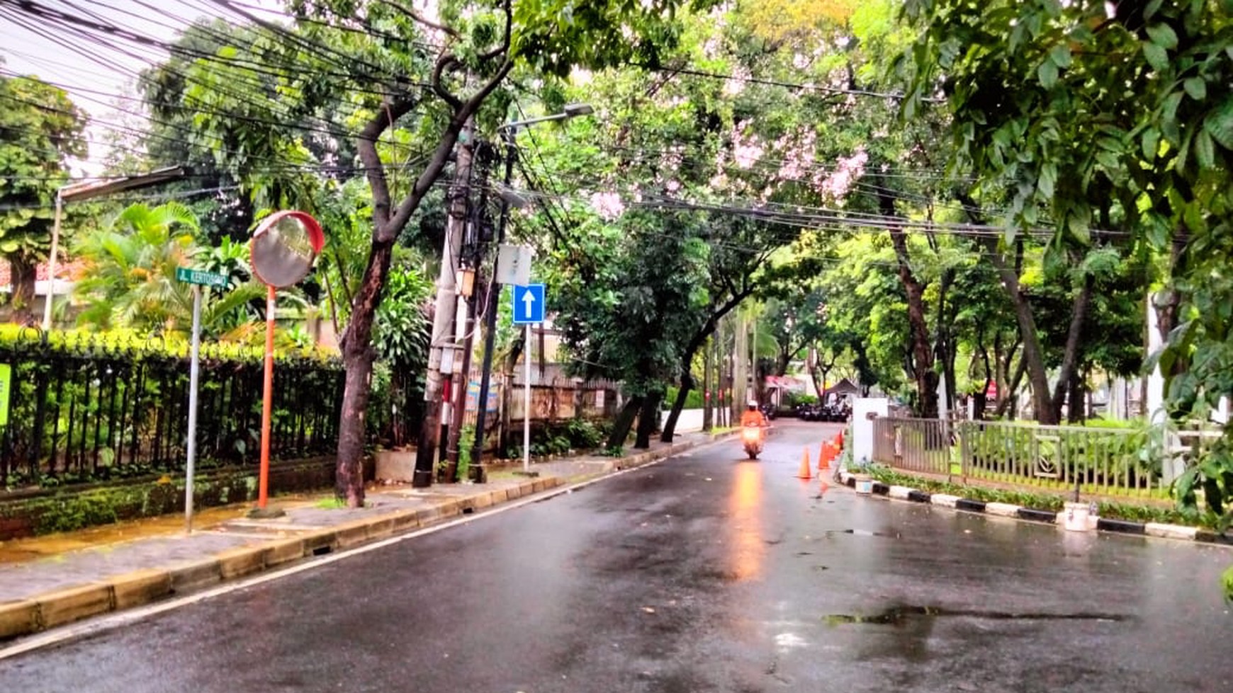 Rumah Heritage Tenang  Nyaman dekat Kedubes AS Menteng