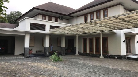 Rumah Mewah Siap Huni dengan Halaman Luas dan Hunian Nyaman @Cilandak
