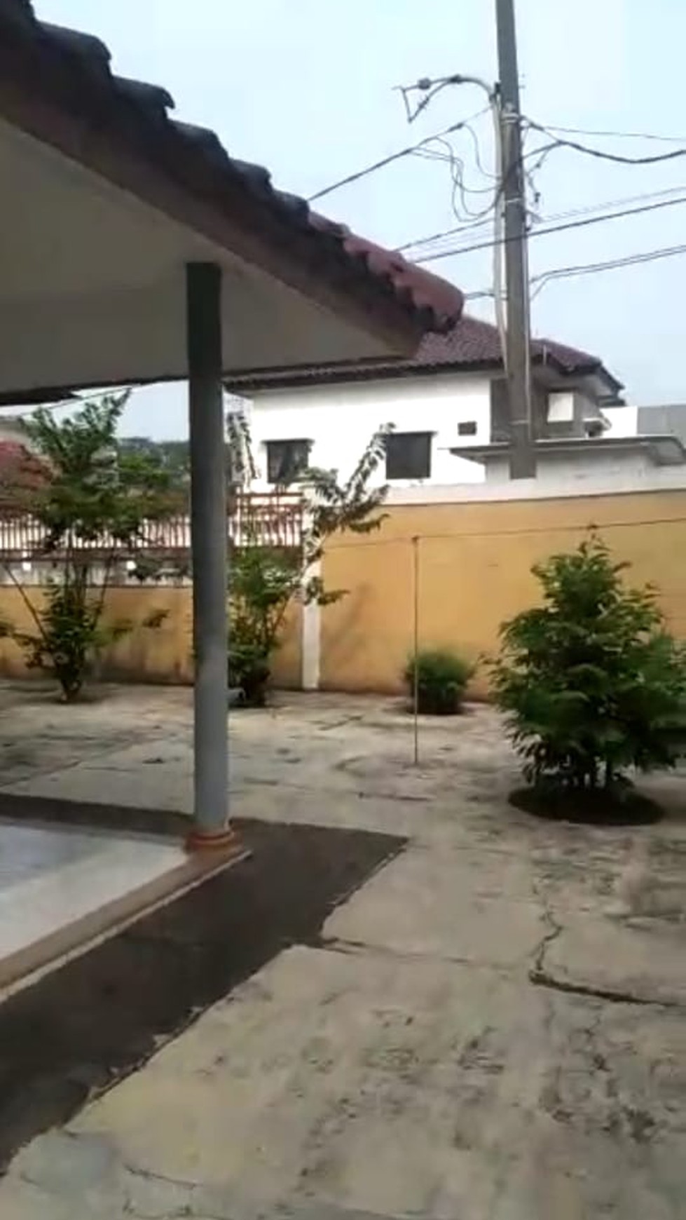 RUMAH JL.RAYA UTAMA BSD DEKAT STASIUN KA