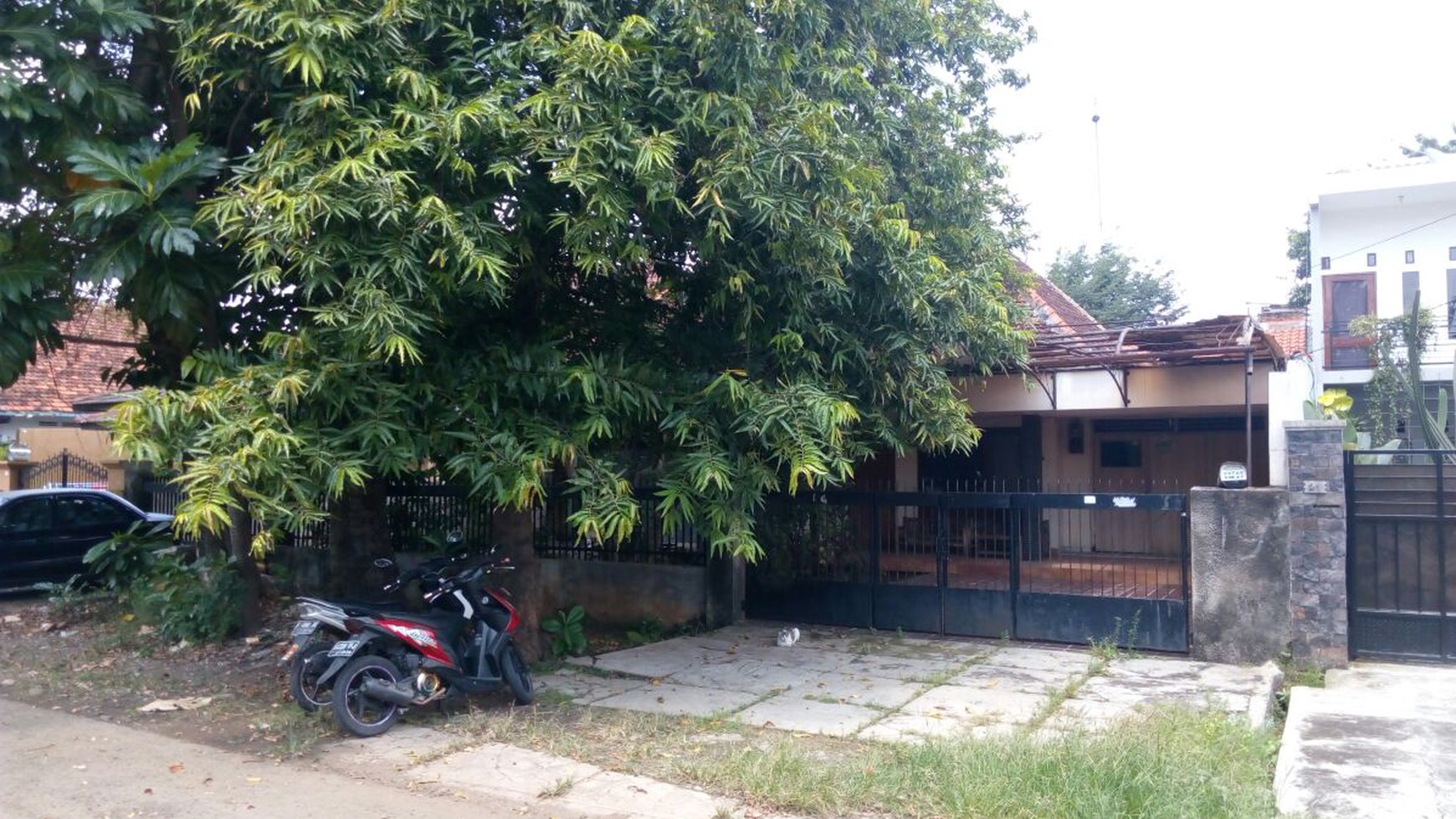 DIJUAL RUMAH JALAN SLAMET RIYADI JAKARTA TIMUR