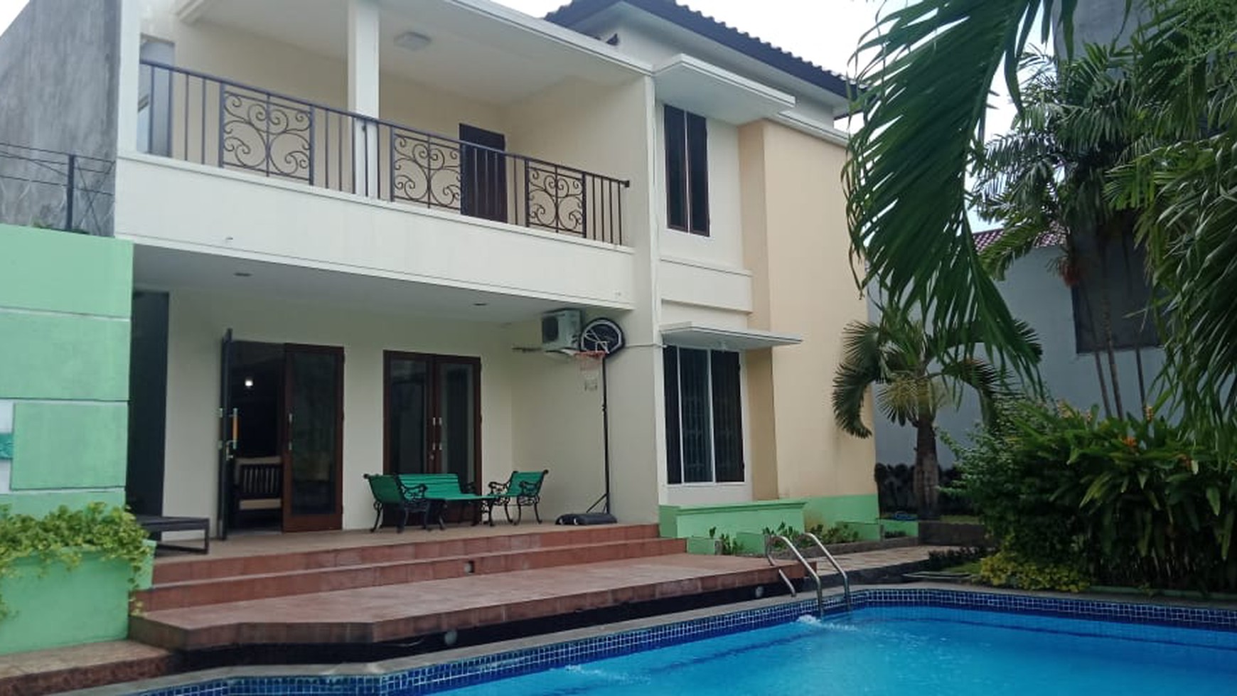 Classic house in Kemang area ready for rent