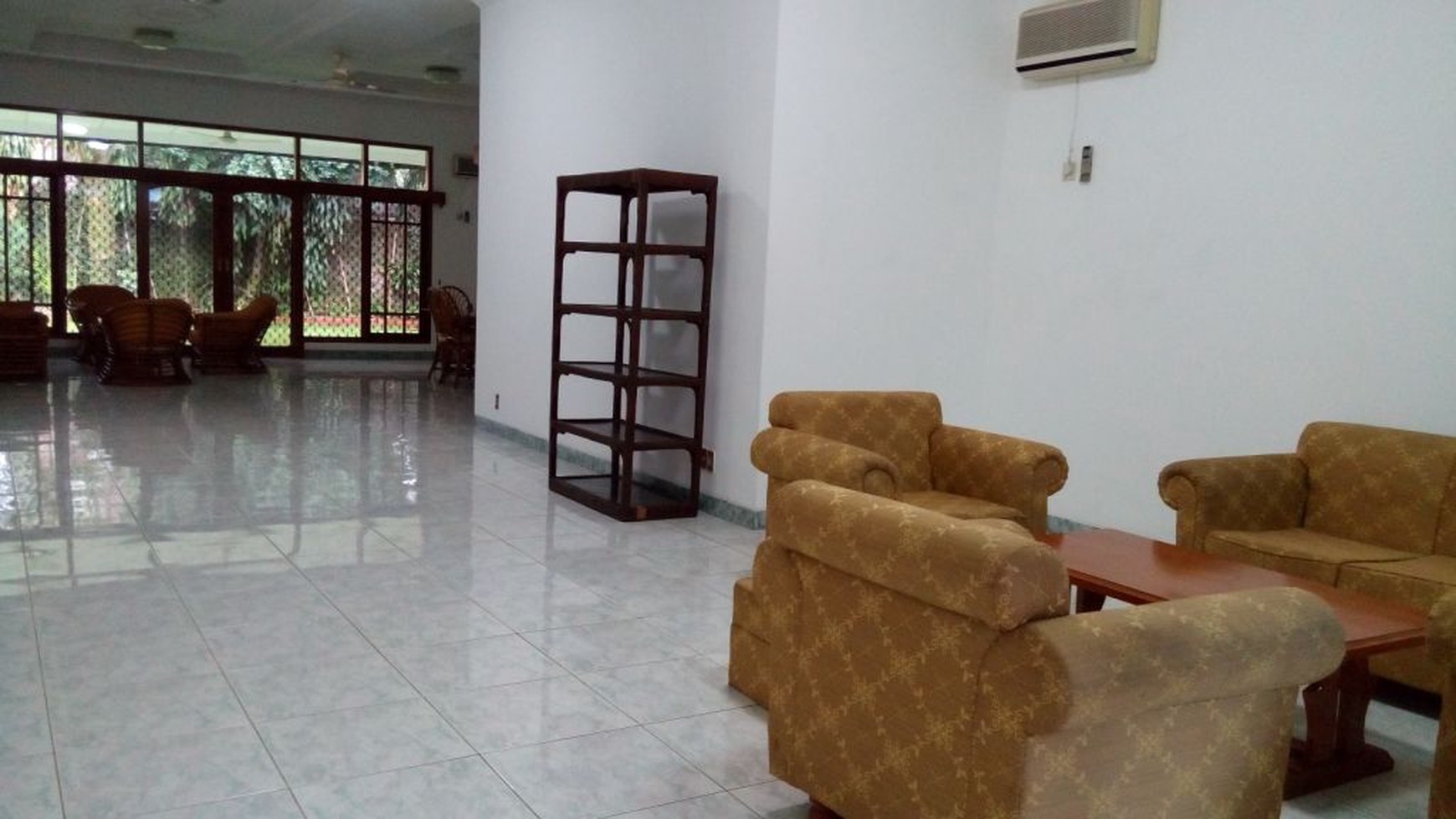 Comfortable and beautiful house in Kemang for expatriat and others " The Price Can Be Negotiable "