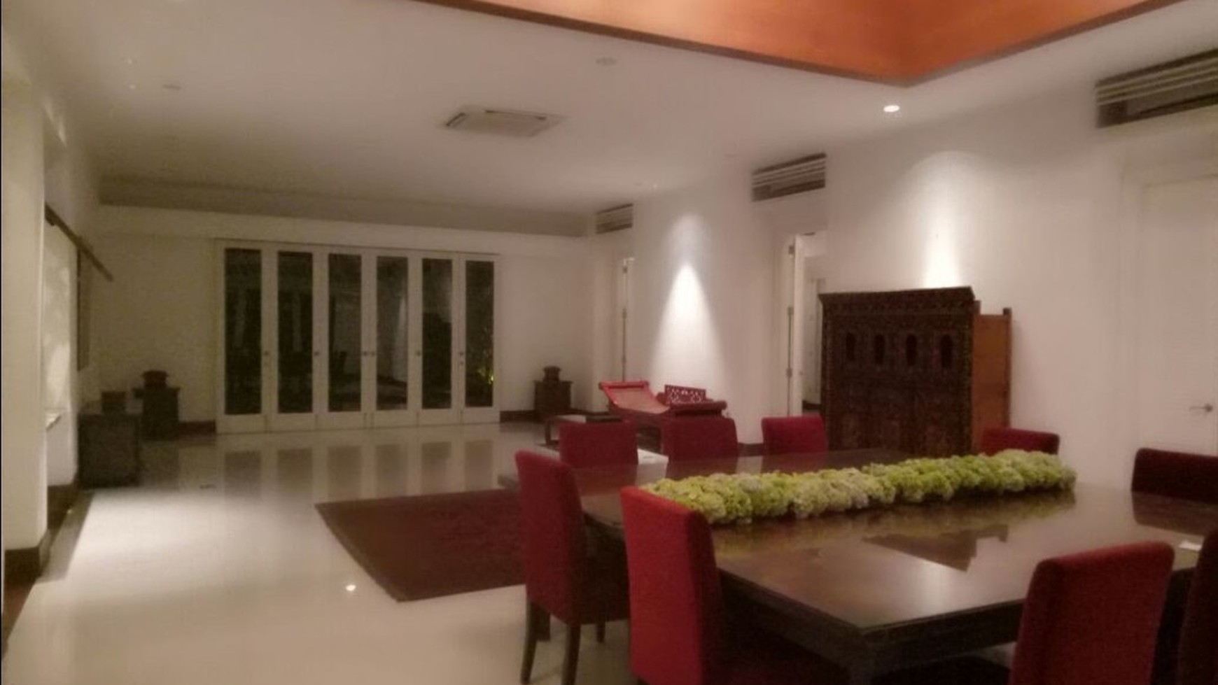 "Limited edition " Luxury house in kemang area for expatriat and other "the price can be negotiable"