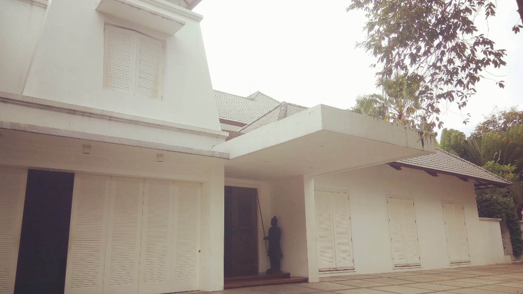 "Limited edition " Luxury house in kemang area for expatriat and other "the price can be negotiable"