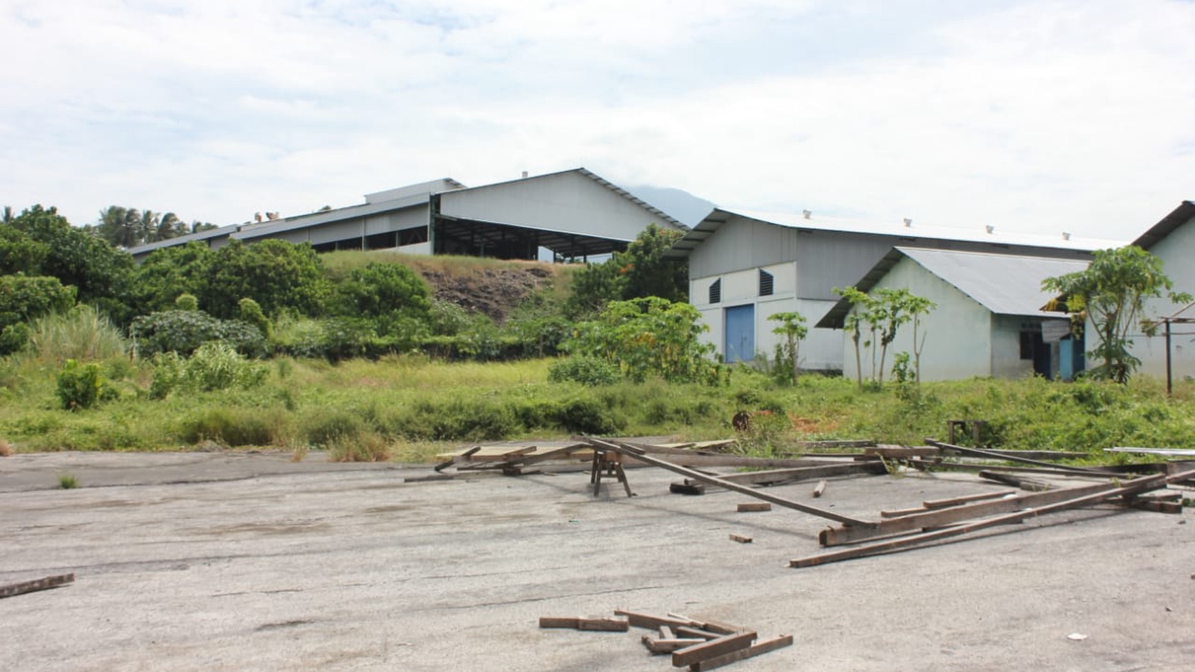 DIJUAL BEBERAPA GUDANG, BANGUNAN DAN DENGAN TANAH 2,5 HA DI KAWASAN (KEK) BITUNG BARAT, SULAWESI UTARA