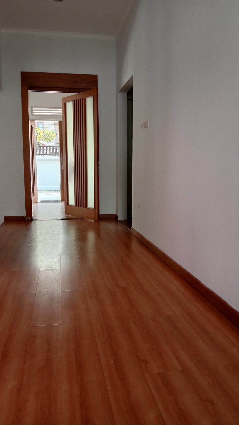 FOR RENT - NICE AND BRIGHT HOUSE SUITABLE FOR RESIDENTIAL AND OFFICE @KEMANG, SOUTH JAKARTA