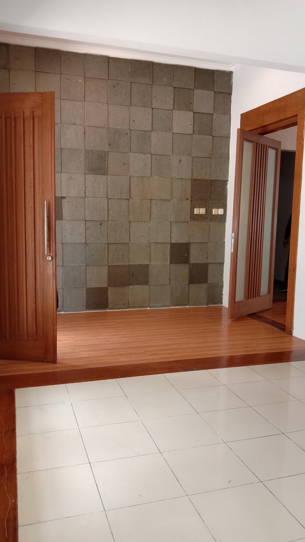 FOR RENT - NICE AND BRIGHT HOUSE SUITABLE FOR RESIDENTIAL AND OFFICE @KEMANG, SOUTH JAKARTA