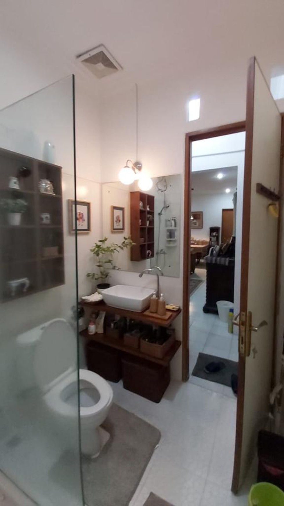 Rumah siap huni , Lokasi Prime Area di Jl Laksana Kebayoran Baru, Jakarta Selatan.