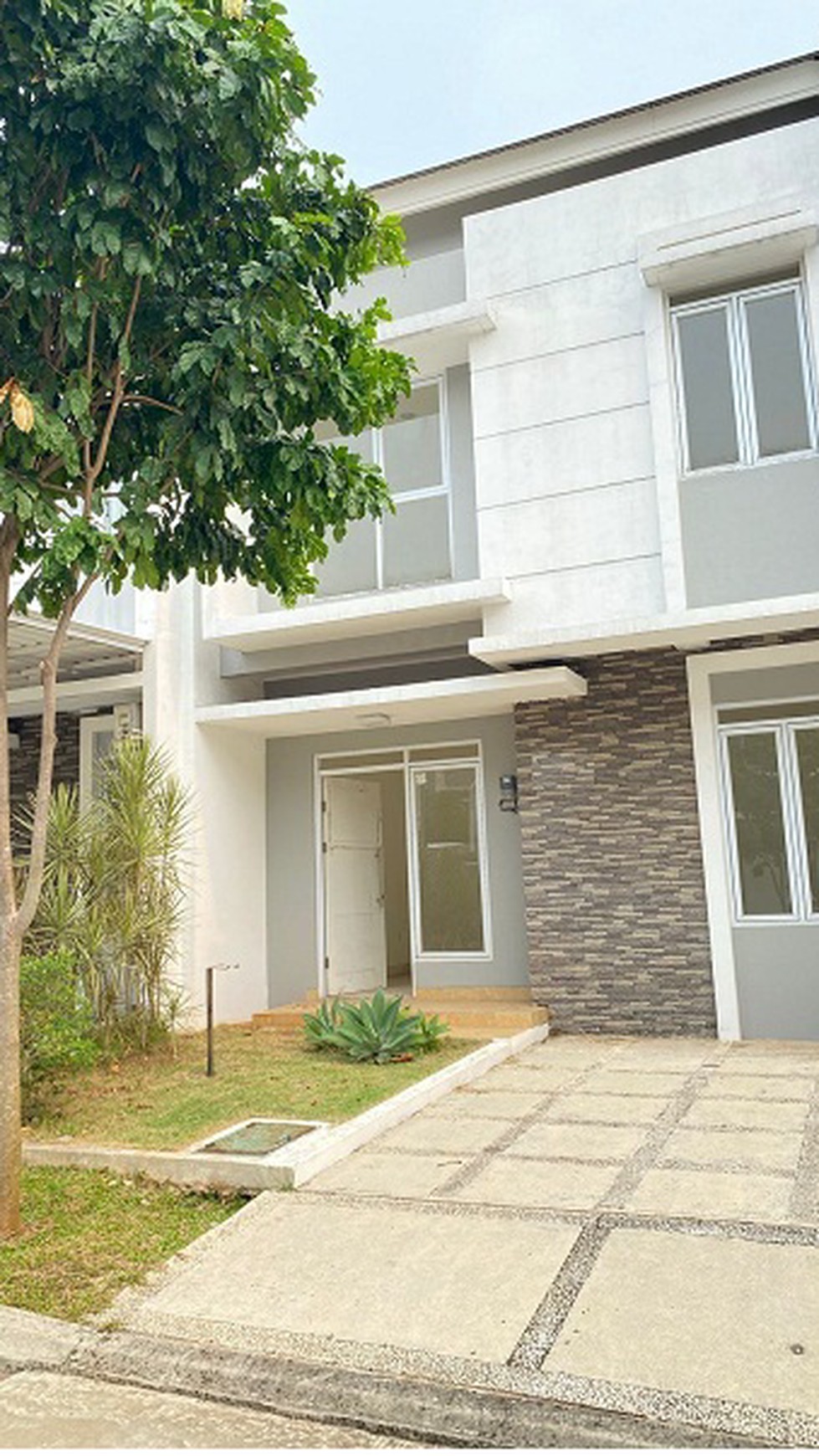 Dijual dan disewakan rumah di Serpong Natura JL. Carelya Tangerang