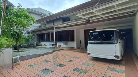 Rumah Lama Lokasi Strategis Area Brawijaya Kebayoran Lama