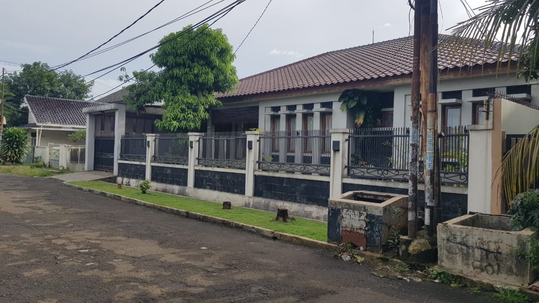  Rumah asri nyaman dalam komplek Pertamina Pondok Ranji