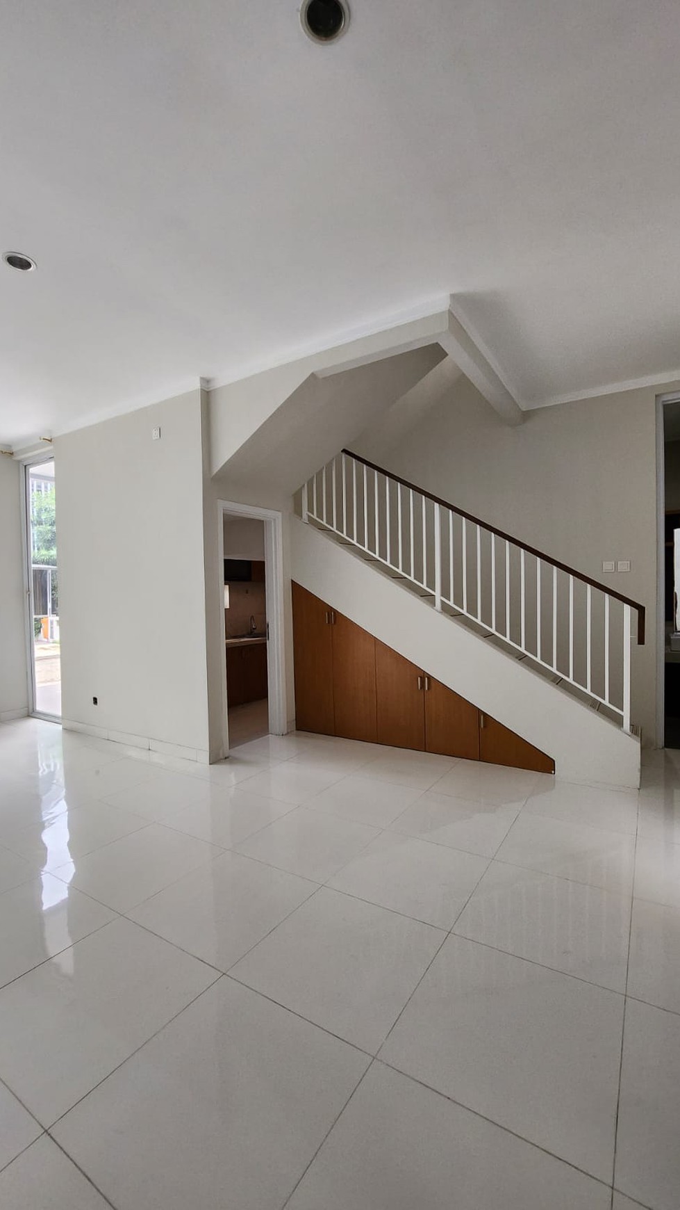 Rumah Bagus Di Discovery Eola Bintaro Jaya Sektor 9