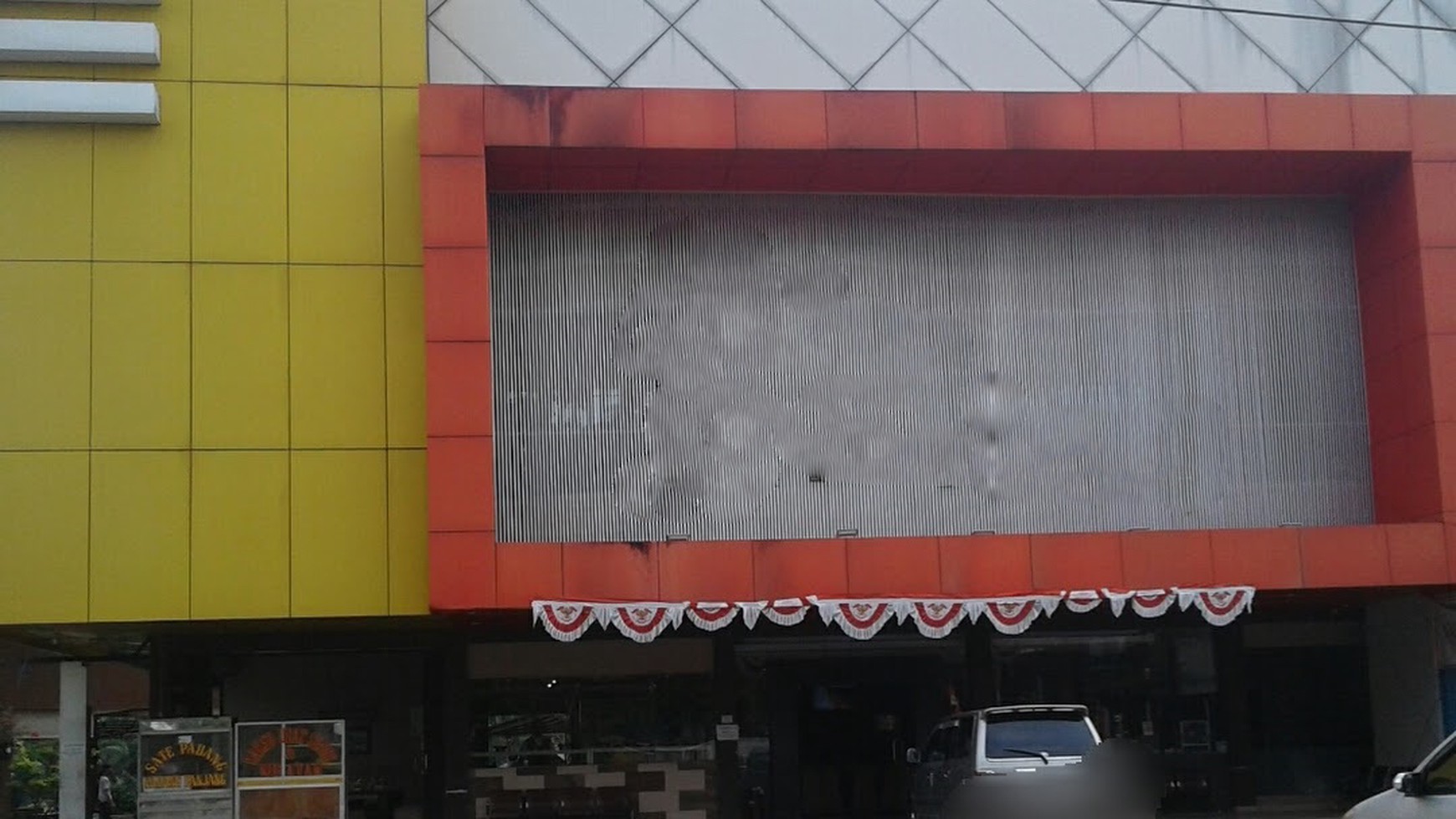 Dijual Ruang Usaha Ex Restoran dan Lokasi Strategis Pinggir Jalan antar Lintas Sumatera