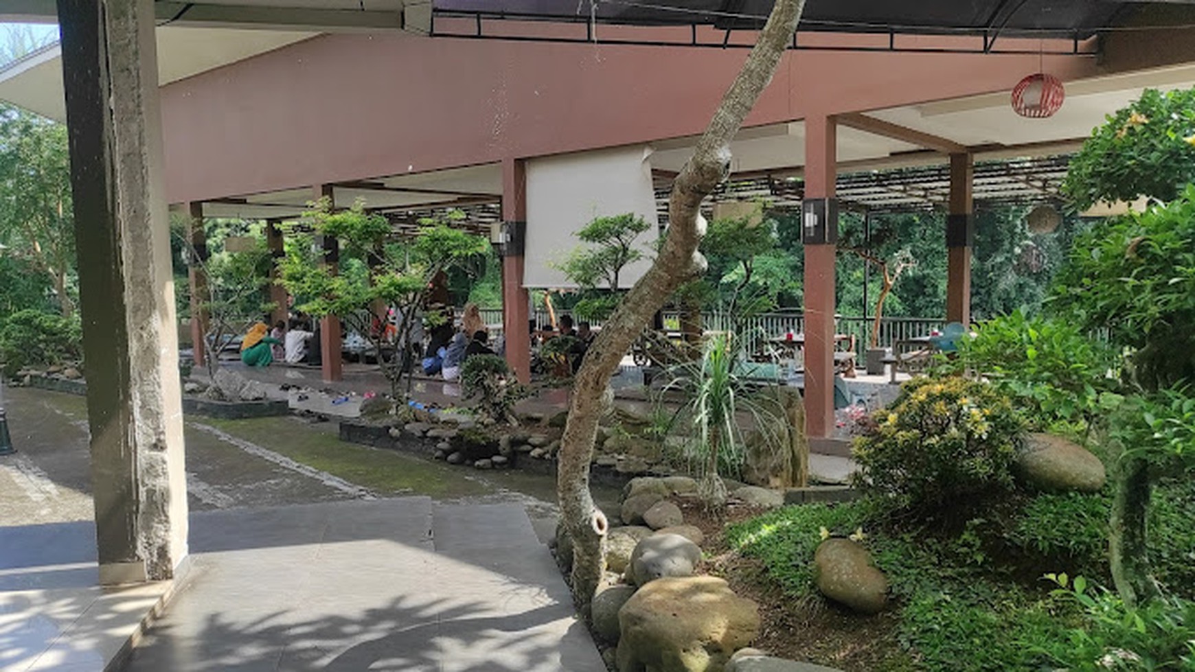 Dijual Ruang Usaha Ex Restoran dan Lokasi Strategis Pinggir Jalan antar Lintas Sumatera