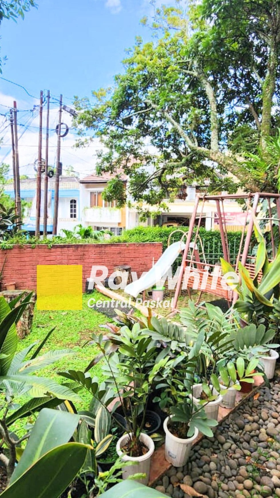 Rumah Asri dan Nyaman di Geger Kalong Bandung