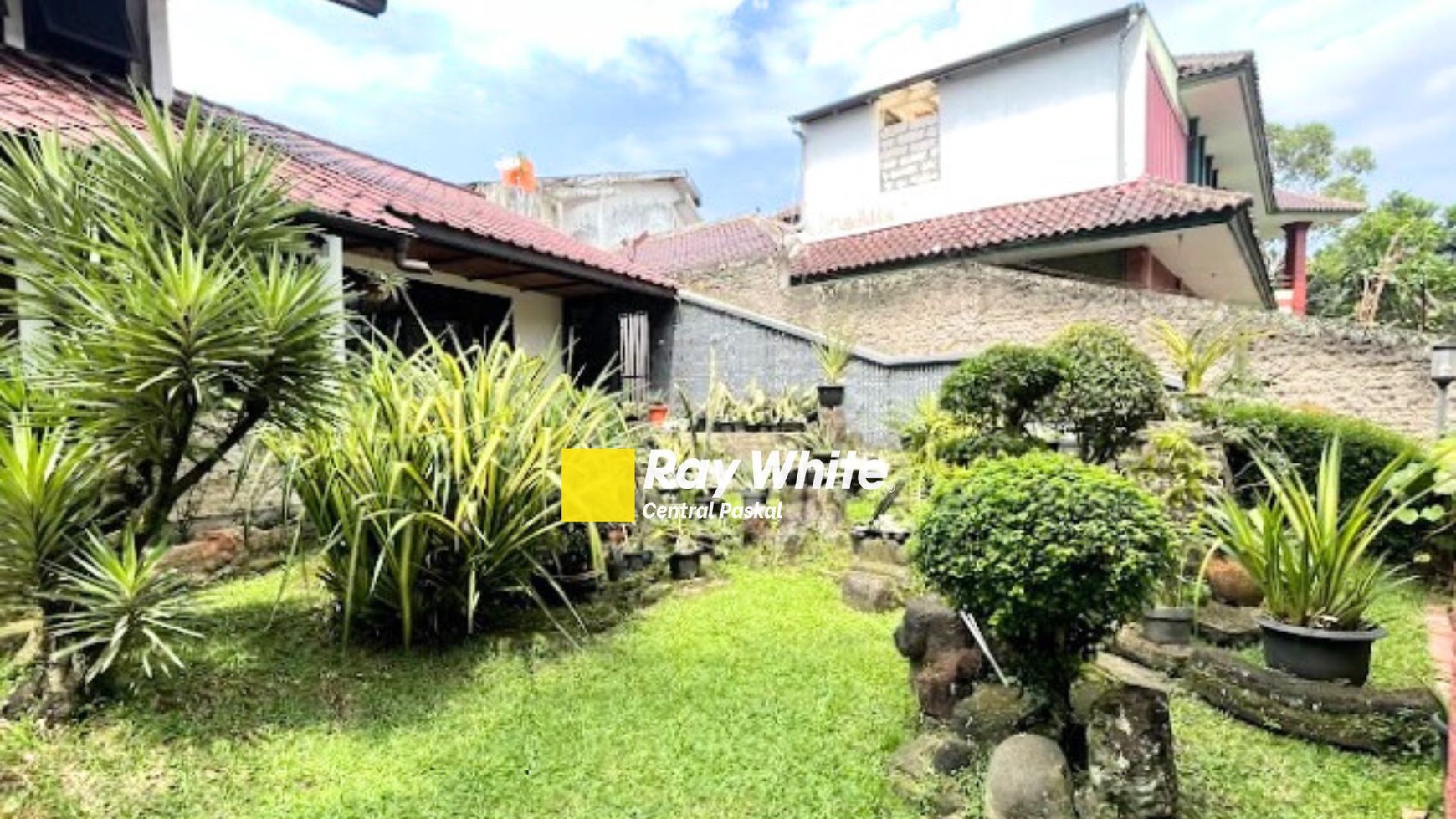 Rumah Asri dan Nyaman di Geger Kalong Bandung