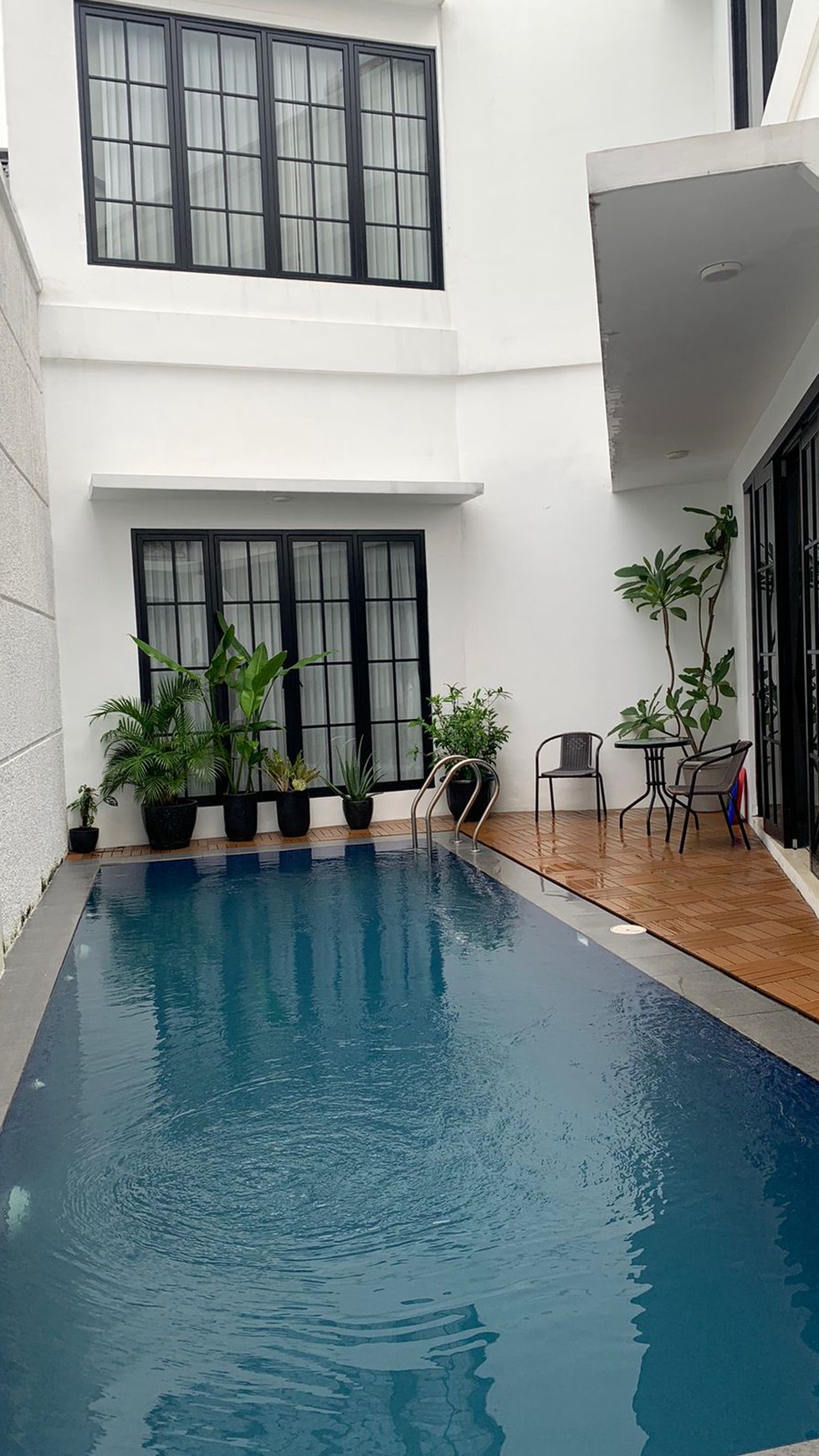 Rumah Cakep Mewah, Nyaman, Bangunan Mandiri Lengkap dengan Private Swimming Pool, Giri Loka BSD City Serpong Tangerang Selatan Banten