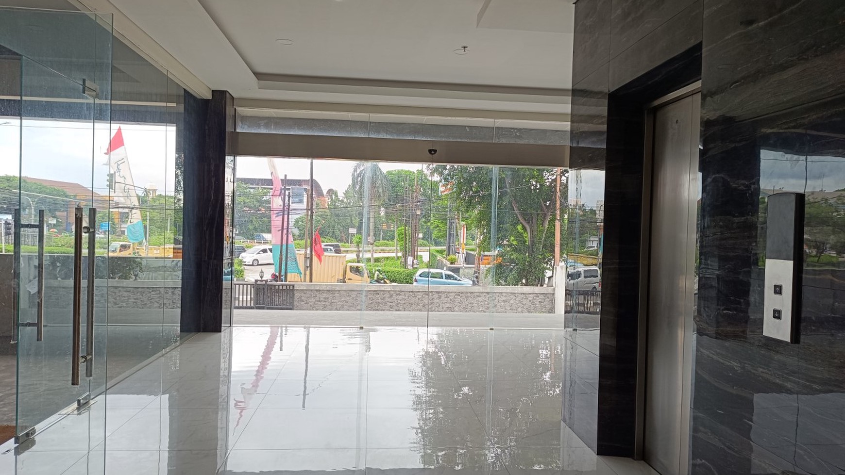 Gedung  Baru 8 Lantai, Siap Huni, Lift, Jakarta Selatan 