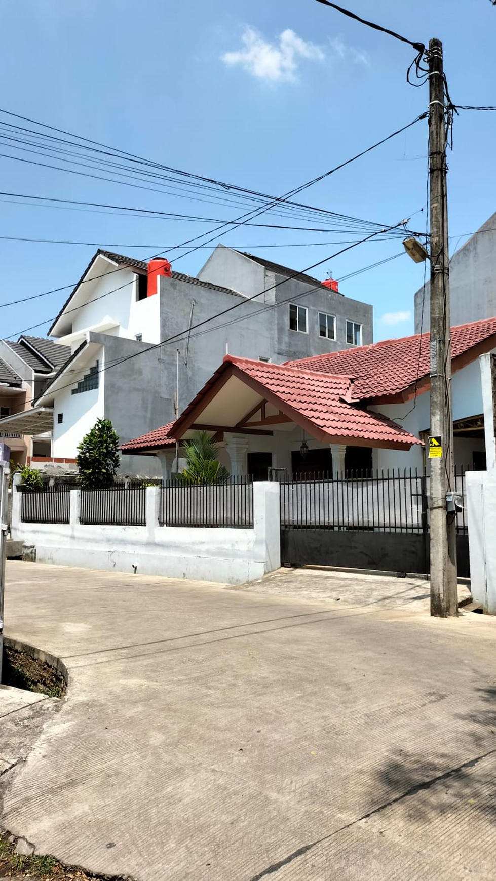 Dijual Rumah Asri  Komp AL Jatibening dekat Gerbang Tol Cikunir