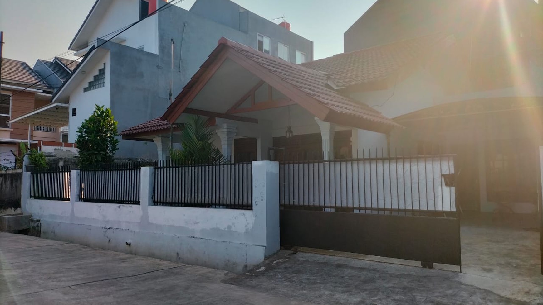 Dijual Rumah Asri  Komp AL Jatibening dekat Gerbang Tol Cikunir