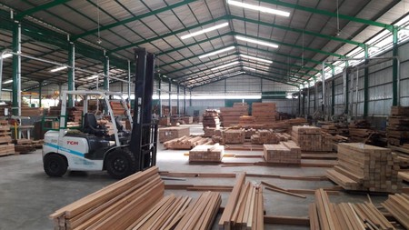 Pabrik kayu Aktif, Raya Cerme gresik lengkap dengan mesin dan Hoist
