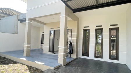 Rumah Minimalis Modern di Komplek Taman Holis Indah, Bandung