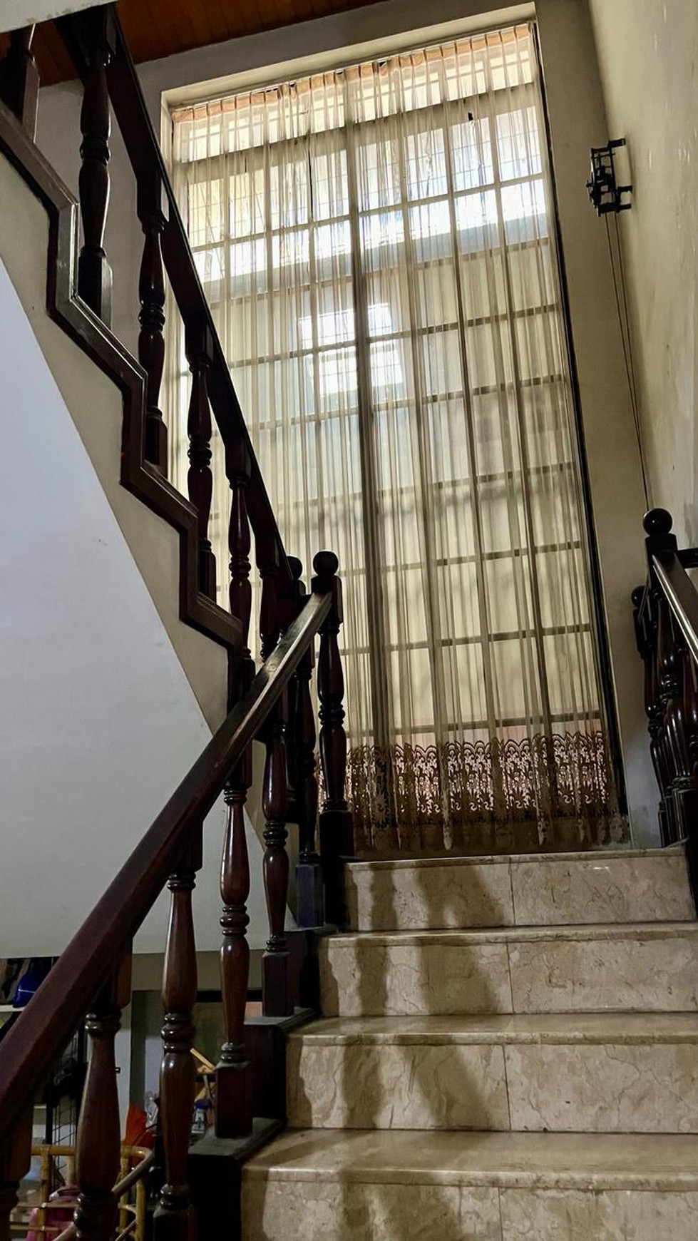 Rumah Asri, 2 Lantai, lokasi sangat strategis di Bintaro - jakarta Selatan