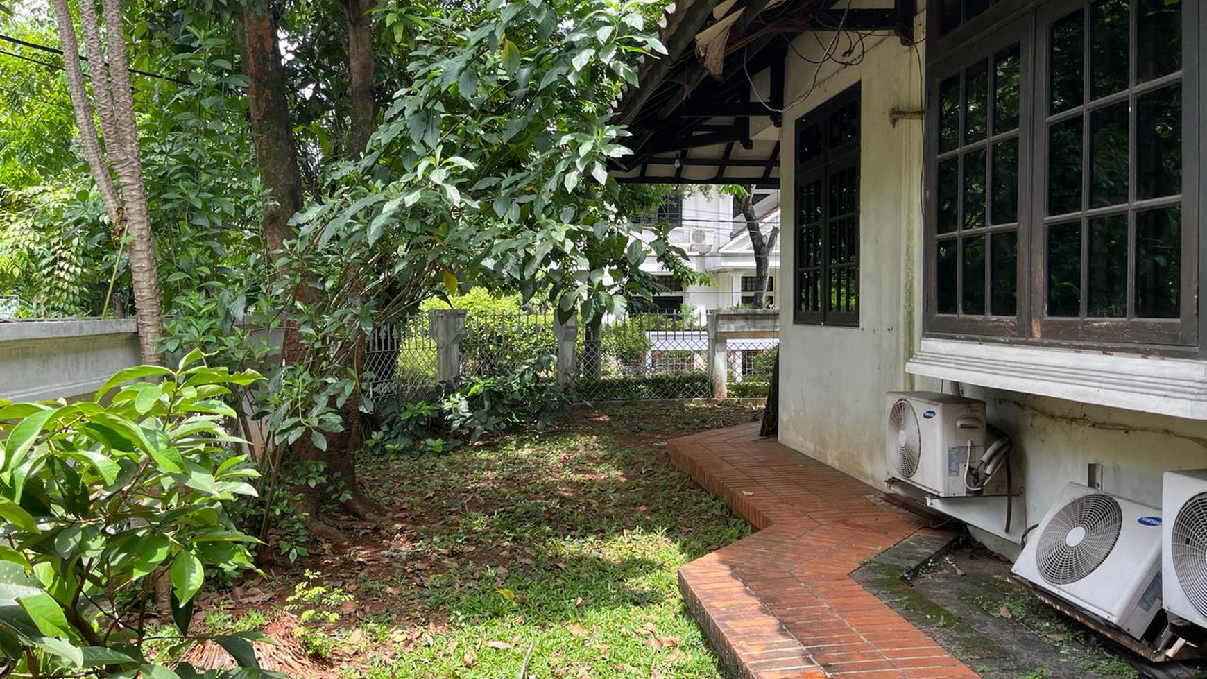 Rumah Asri, Halaman luas di Bintaro - Jakarta Selatan..