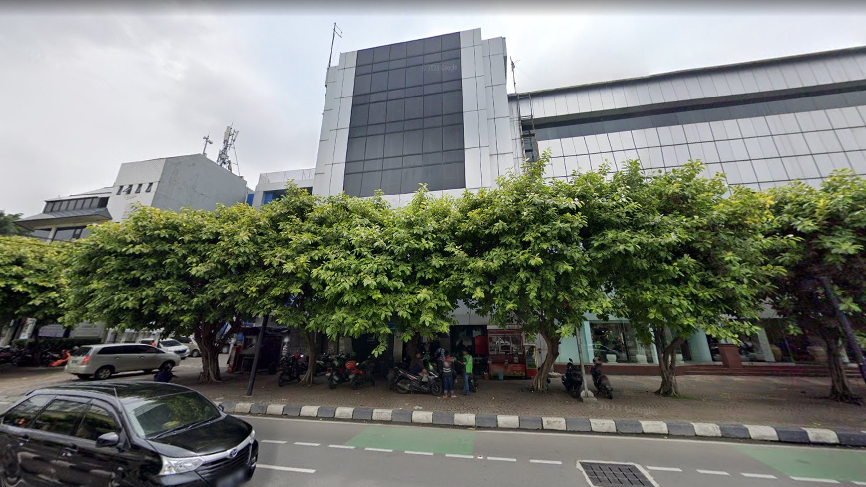 Gedung di Jl. HOS Cokroaminoto
