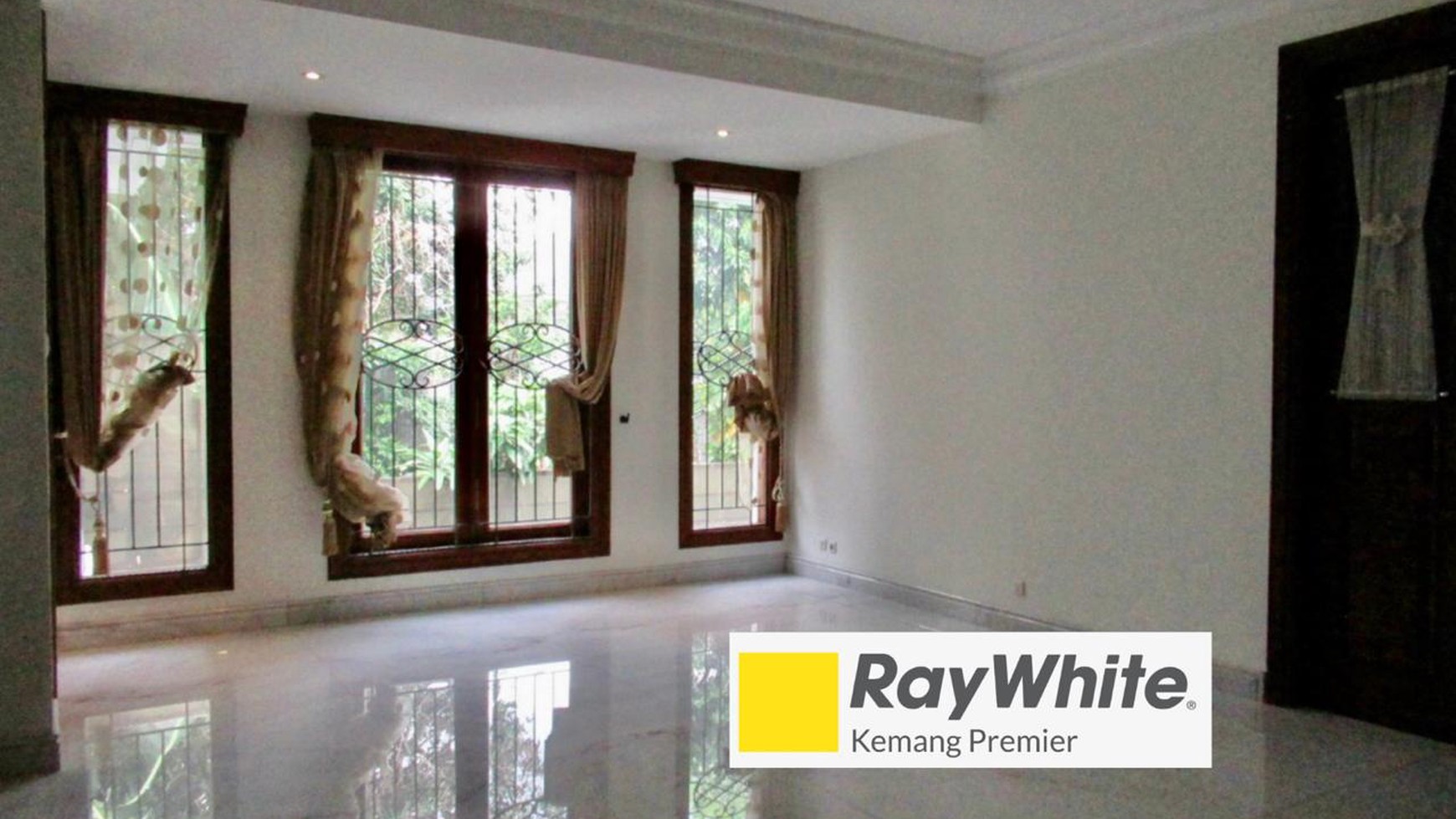 Beautiful and Luxurious Townhouse Close to Kemang Area