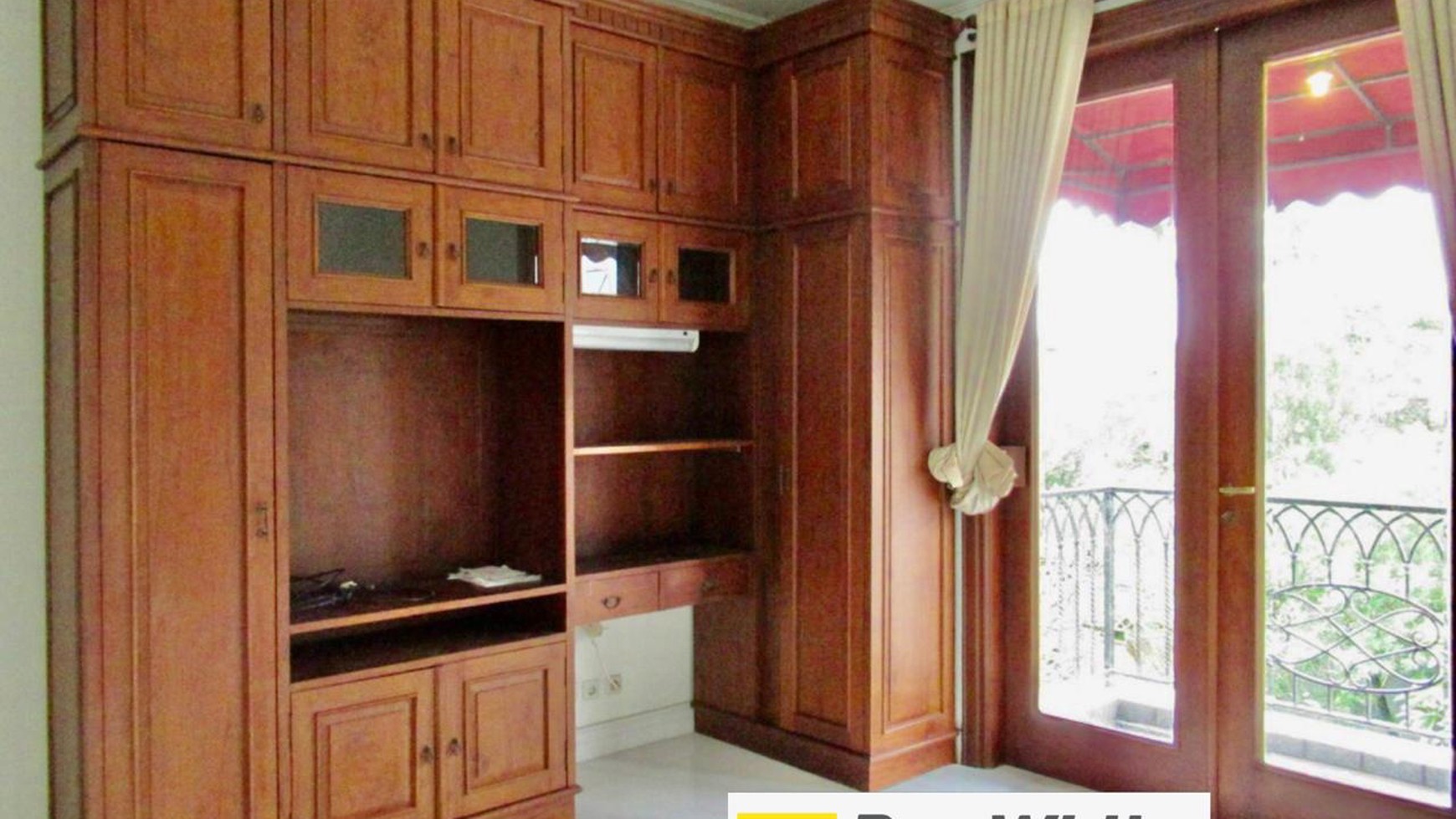 Beautiful and Luxurious Townhouse Close to Kemang Area