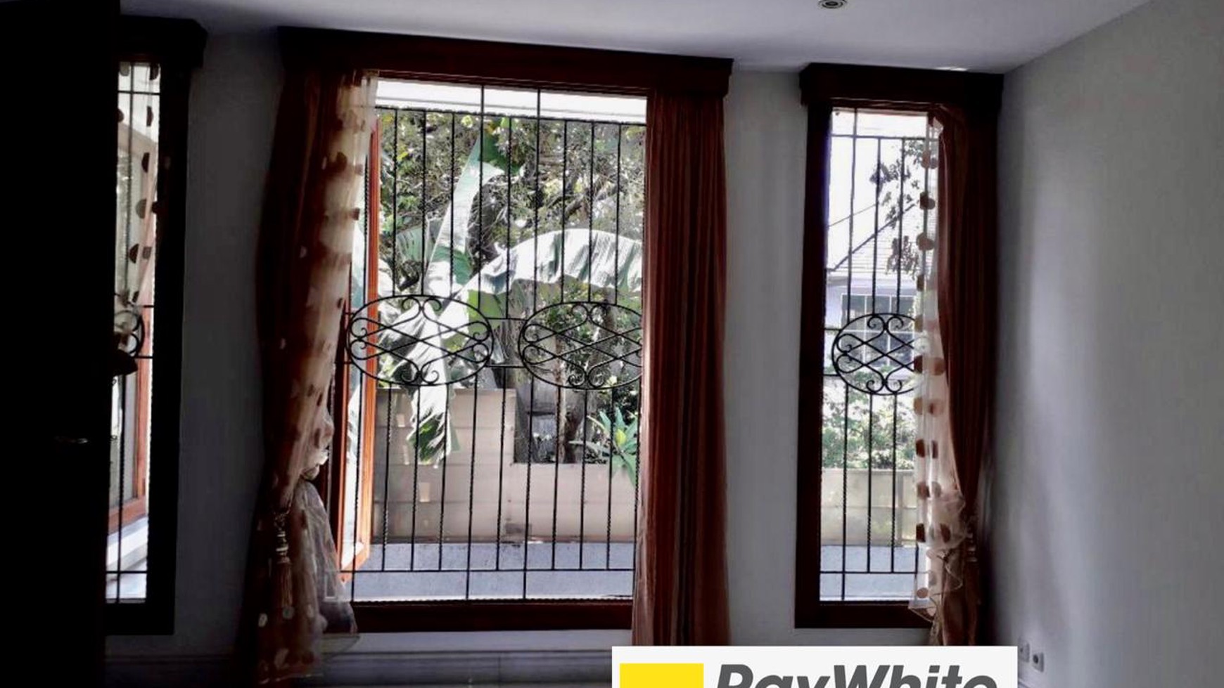 Beautiful and Luxurious Townhouse Close to Kemang Area