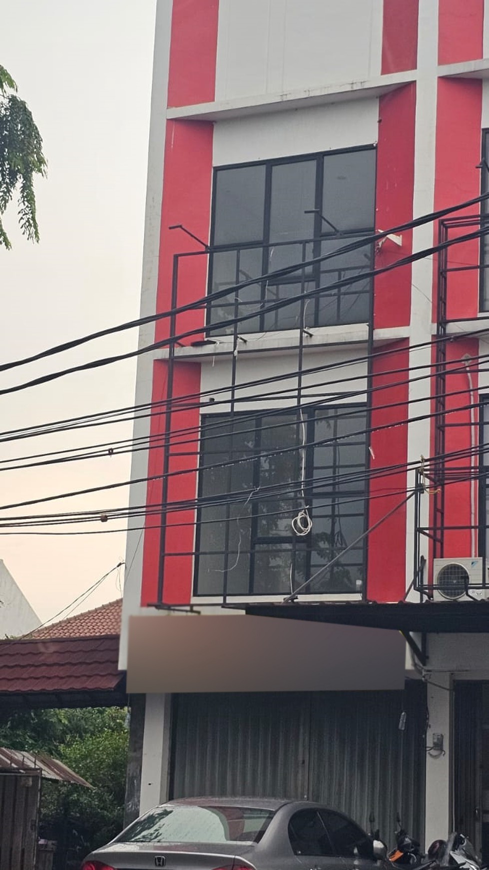 Ruko 3 Lantai Siap Pakai dan Lokasi Strategis Pinggir Jalan Raya @Ceger Raya