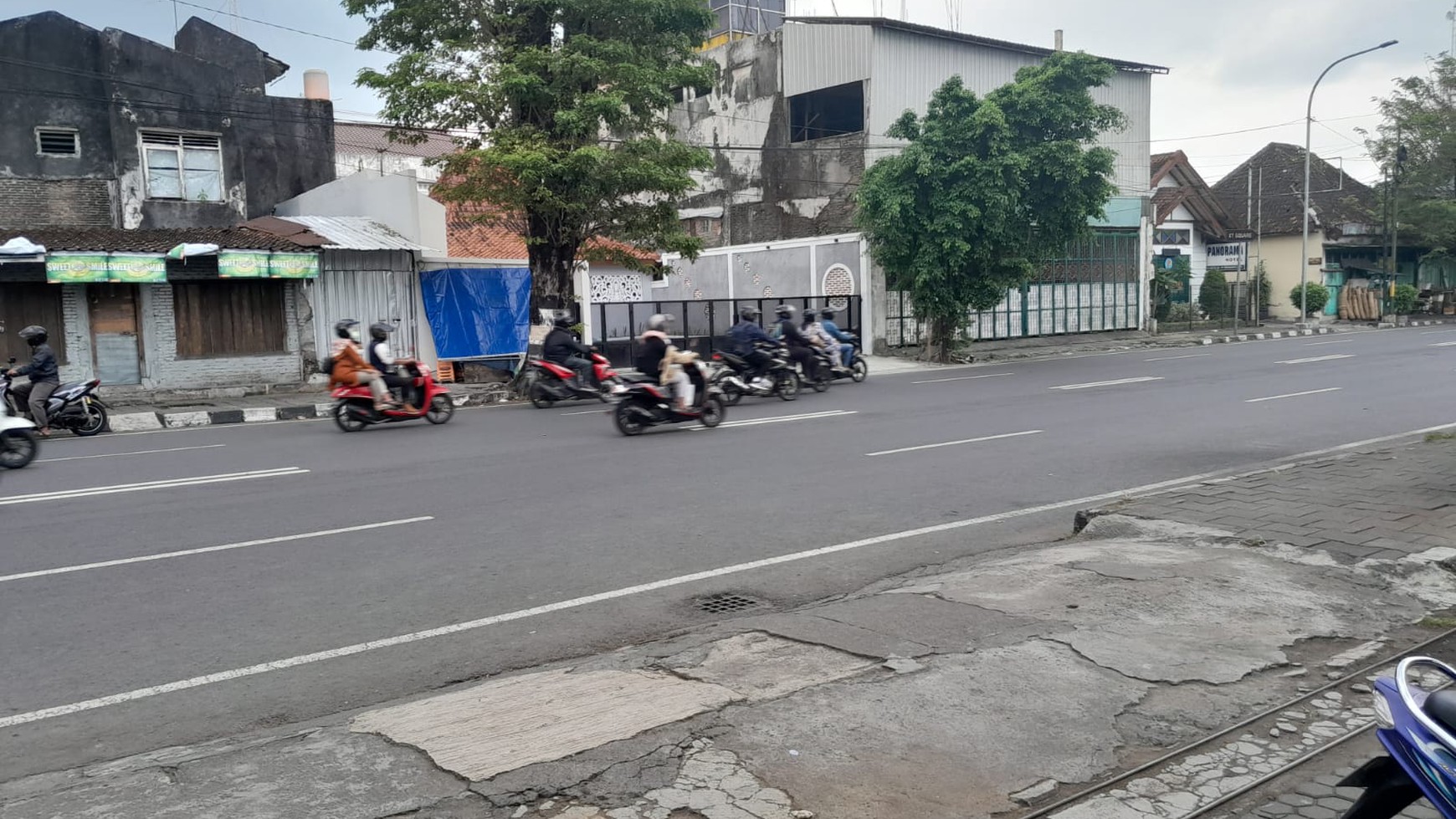 Ruko 3 Lantai Furnish Cocok Untuk Usaha Lokasi Strategis di Jalan Sultan Agung Yogyakarta