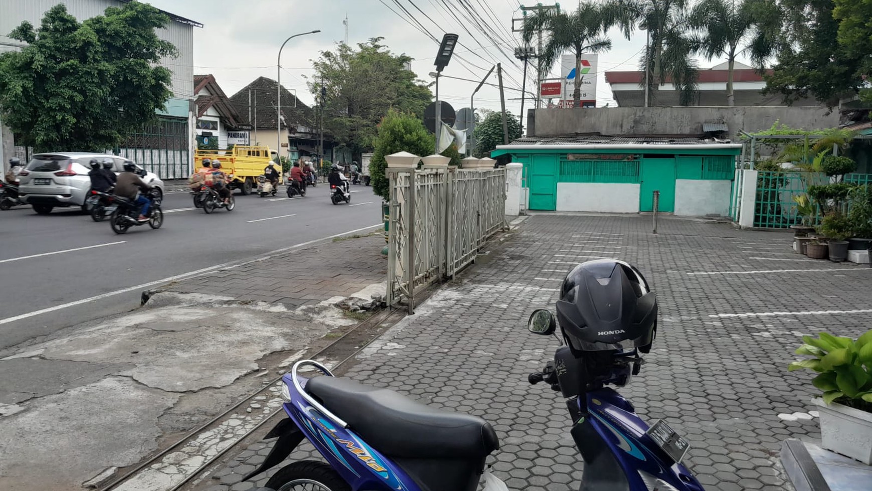 Ruko 3 Lantai Furnish Cocok Untuk Usaha Lokasi Strategis di Jalan Sultan Agung Yogyakarta