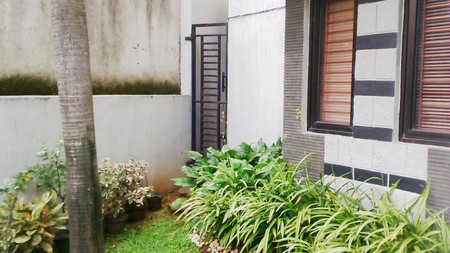 Rumah di Kucica Bintaro Sektor 9, dengan halaman terbuka siap huni di Sektor 9