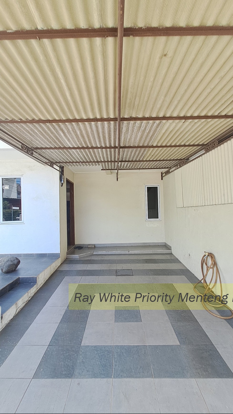 Rumah Semi-Furnished dengan Lokasi Strategis di BSD, Tangerang Selatan