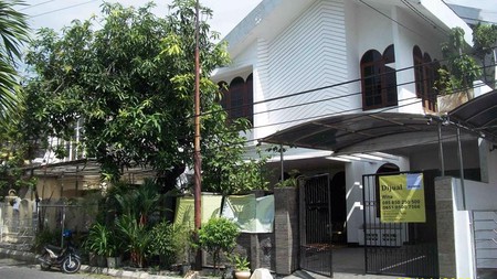 Rumah di Dharmahusada Indah Barat, Bagus + Terawat, Lingkungan Elite, Row Jalan depan Lebar, Bisa untuk Rumah Tinggal/Kantor, Siap Huni