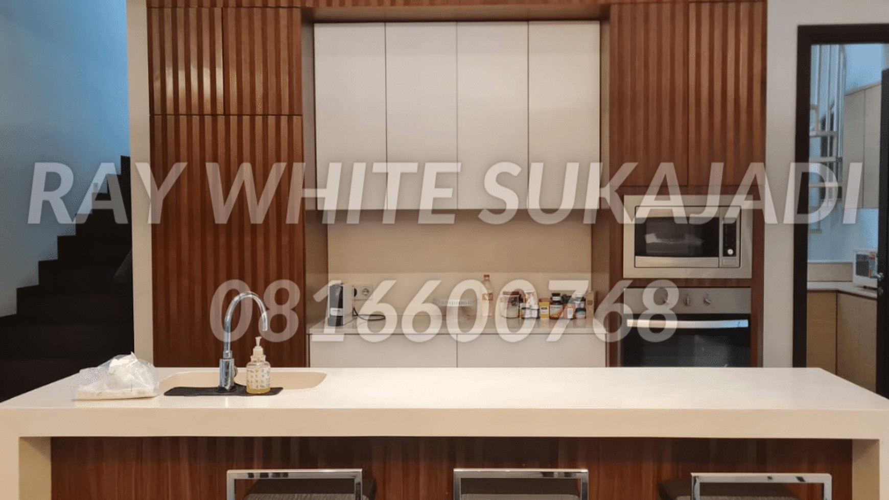 Jual Rumah Modern  di Setraduta