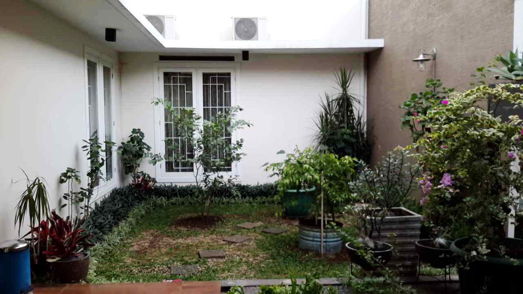 Luxury Home dengan Halaman Luas dan Siap Huni di kawasan Premium Menteng, Bintaro Jaya 