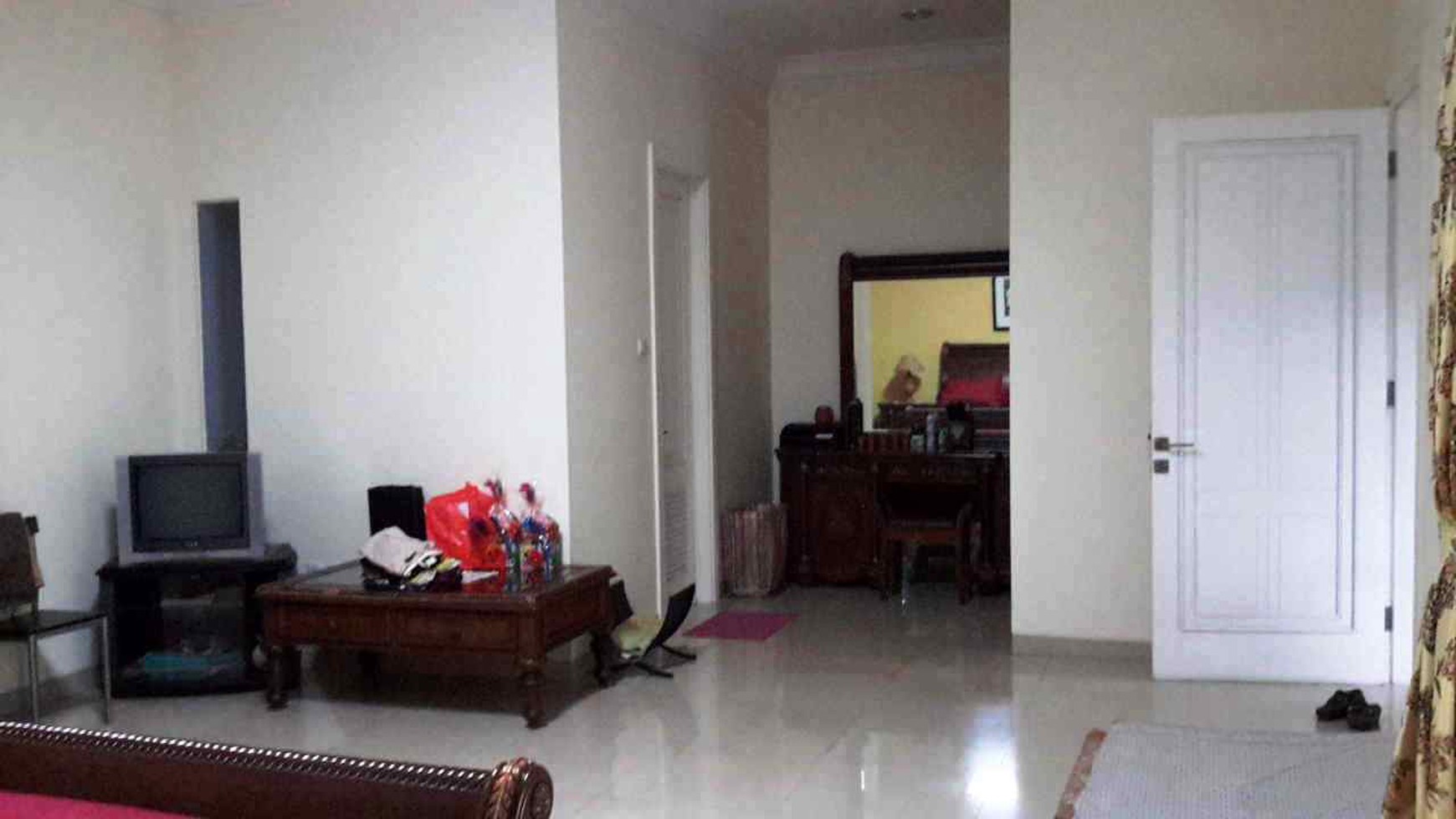 Luxury Home dengan Halaman Luas dan Siap Huni di kawasan Premium Menteng, Bintaro Jaya 