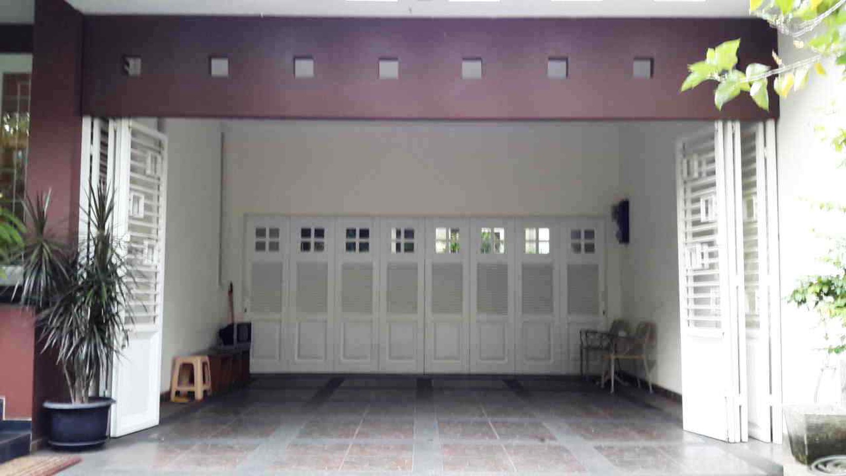 Luxury Home dengan Halaman Luas dan Siap Huni di kawasan Premium Menteng, Bintaro Jaya 