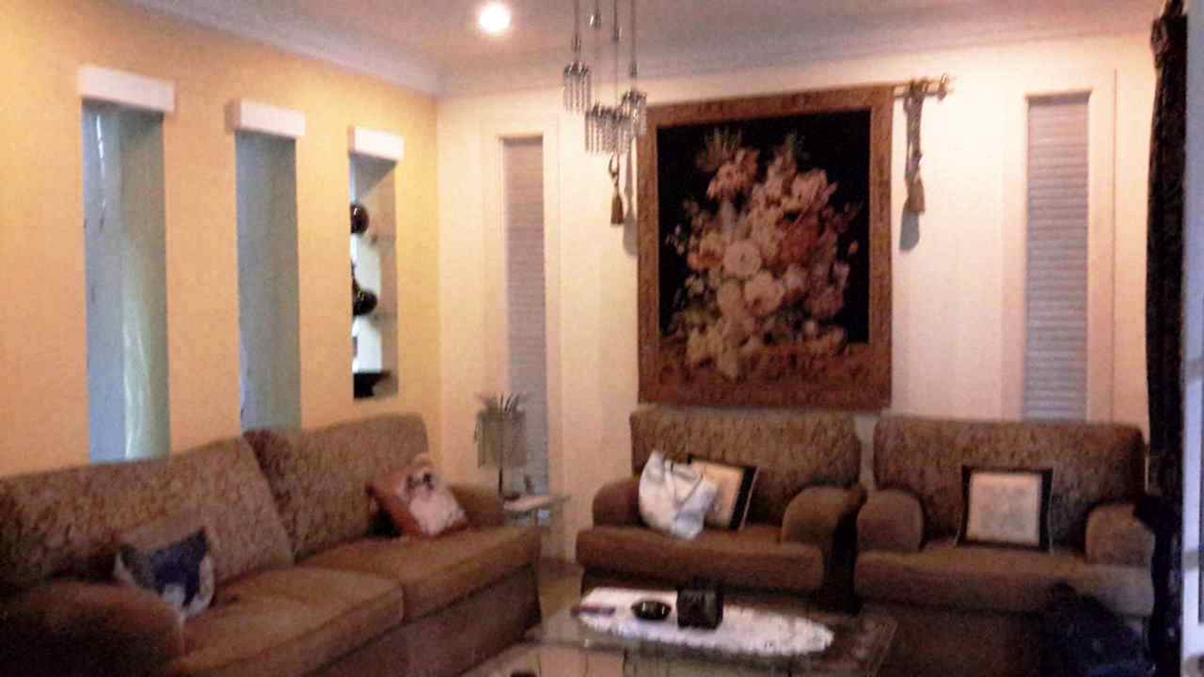 Luxury Home dengan Halaman Luas dan Siap Huni di kawasan Premium Menteng, Bintaro Jaya