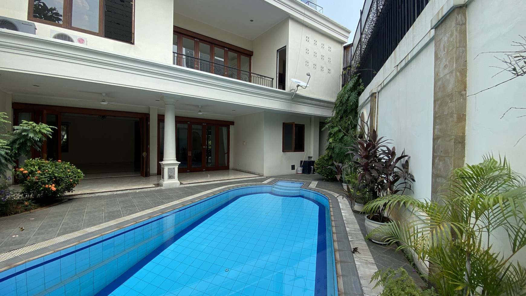 Rumah mewah siap huni di dalam cluster di kemang, jakarta selatan