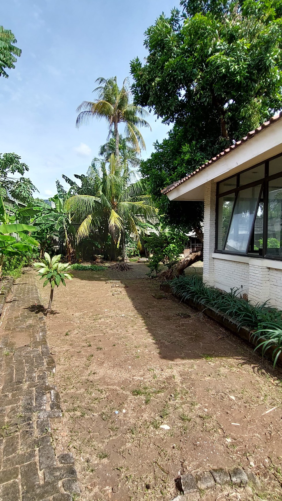 Rumah Lokasi Strategis terdapat 3 Bangunan dan Siap Huni @Bintaro