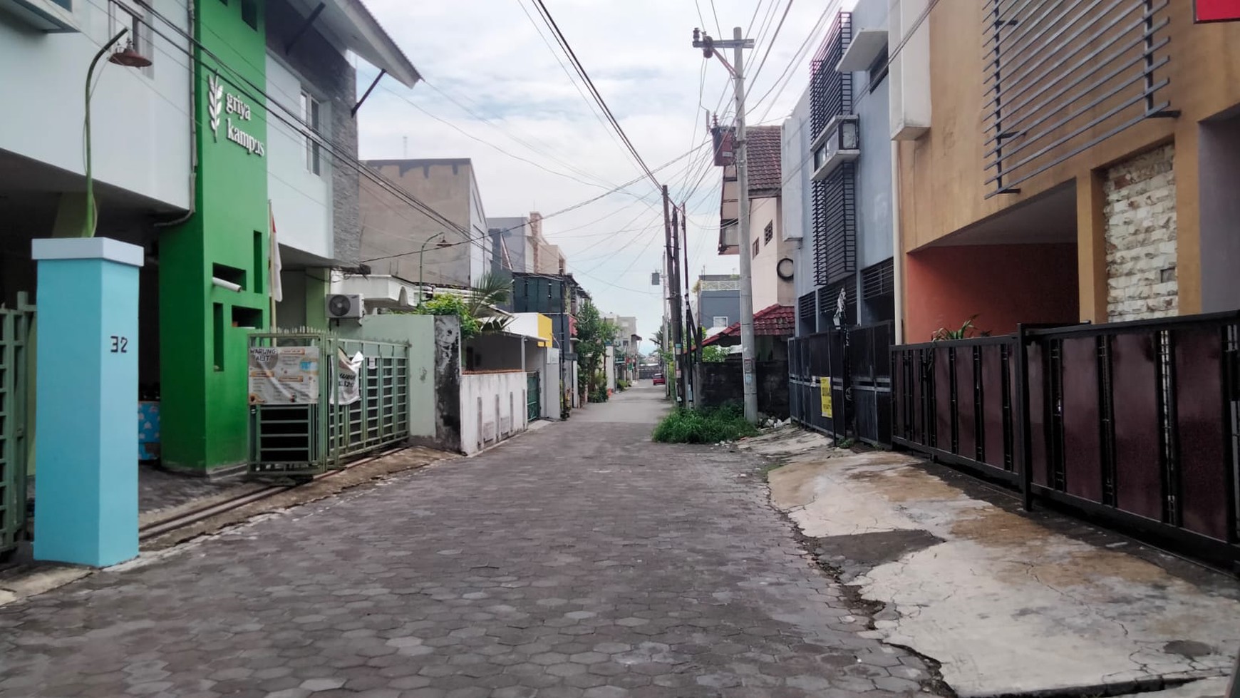 Rumah Kost Dalam Perumahan APH Dekat Kampus Lokasi Seturan Depok Sleman 