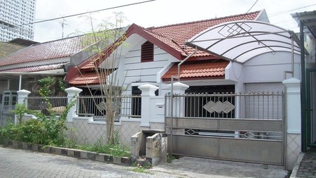 Rumah di Panjang Jiwo Permai Surabaya Selatan, Bagus + Terawat, 1.5 Lantai, Row Jalan Lebar