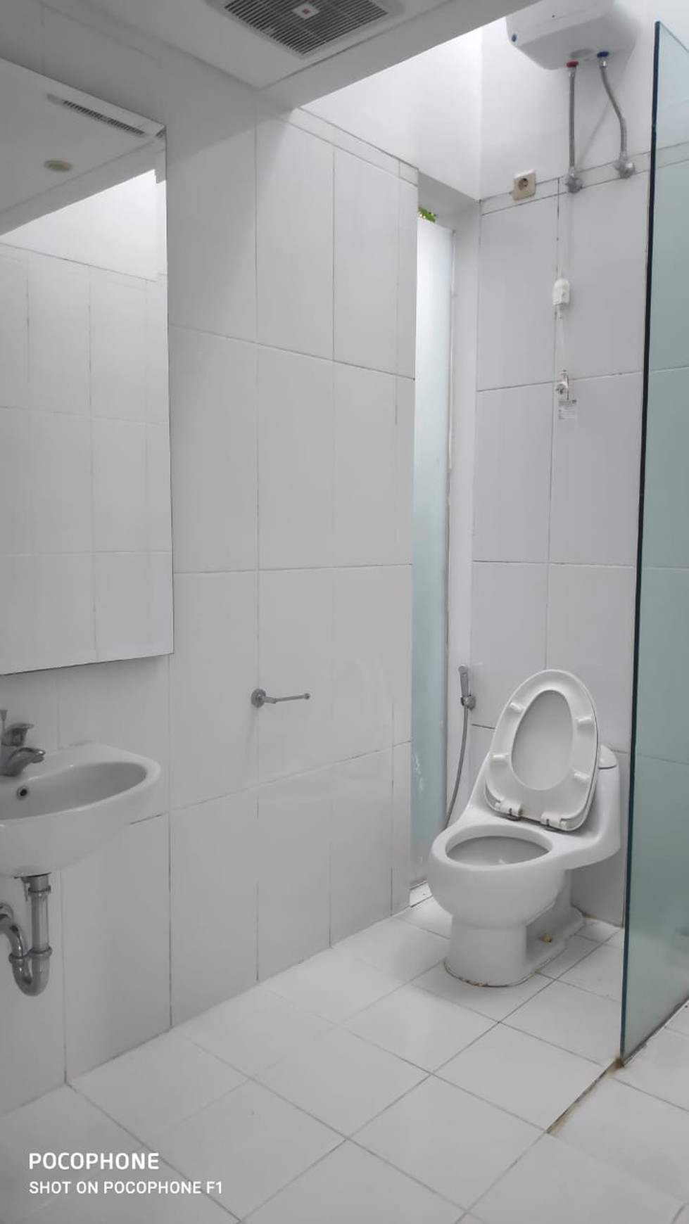 Rumah Bagus Siap Huni di Perum Ozone Residence, Veteran Bintaro, Jakarta Selatan 