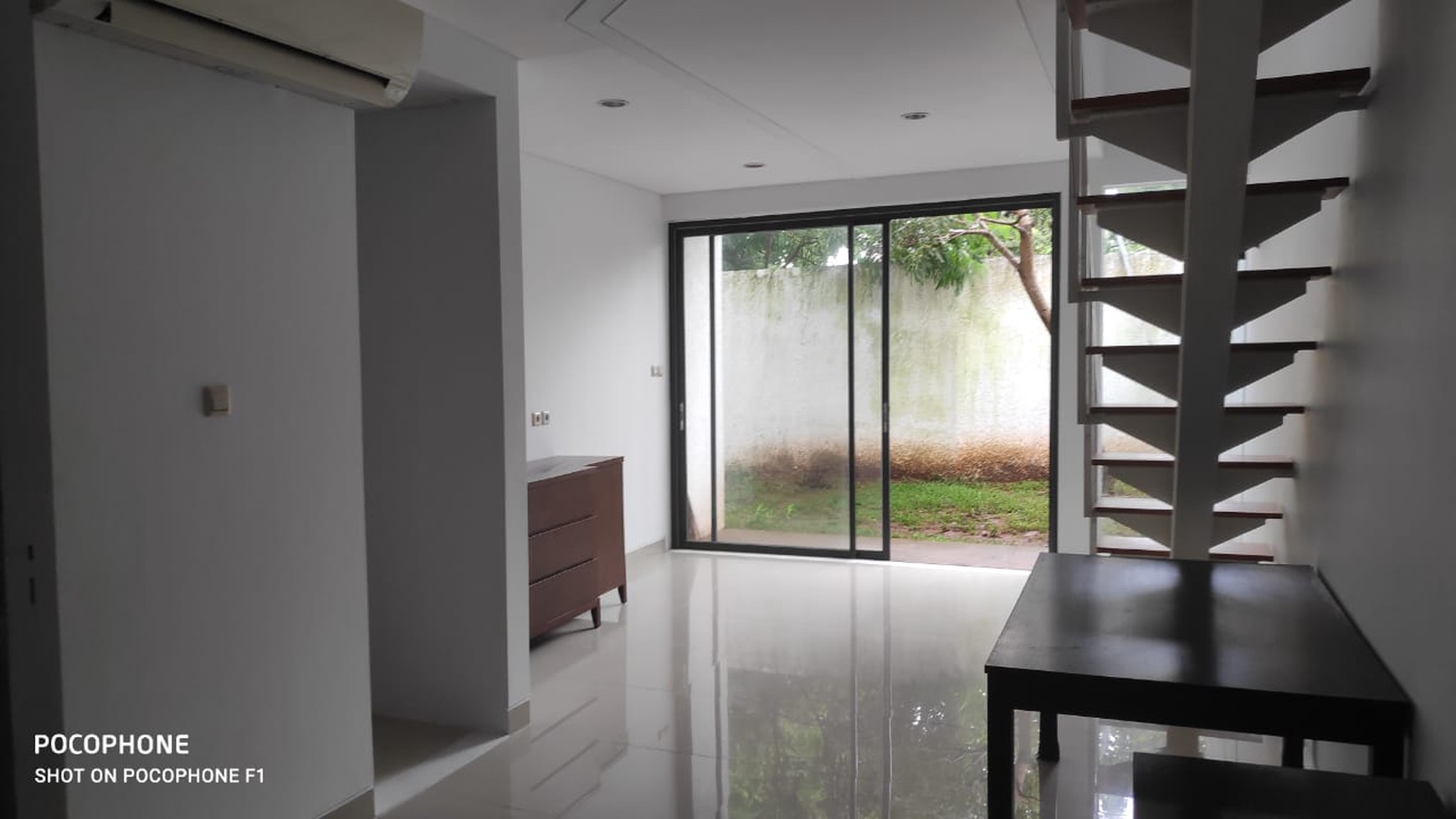 Rumah Bagus Siap Huni di Perum Ozone Residence, Veteran Bintaro, Jakarta Selatan 