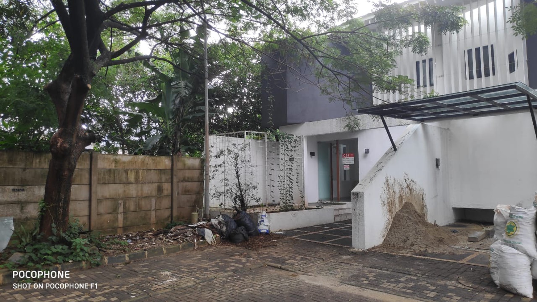 Rumah Bagus Siap Huni di Perum Ozone Residence, Veteran Bintaro, Jakarta Selatan 